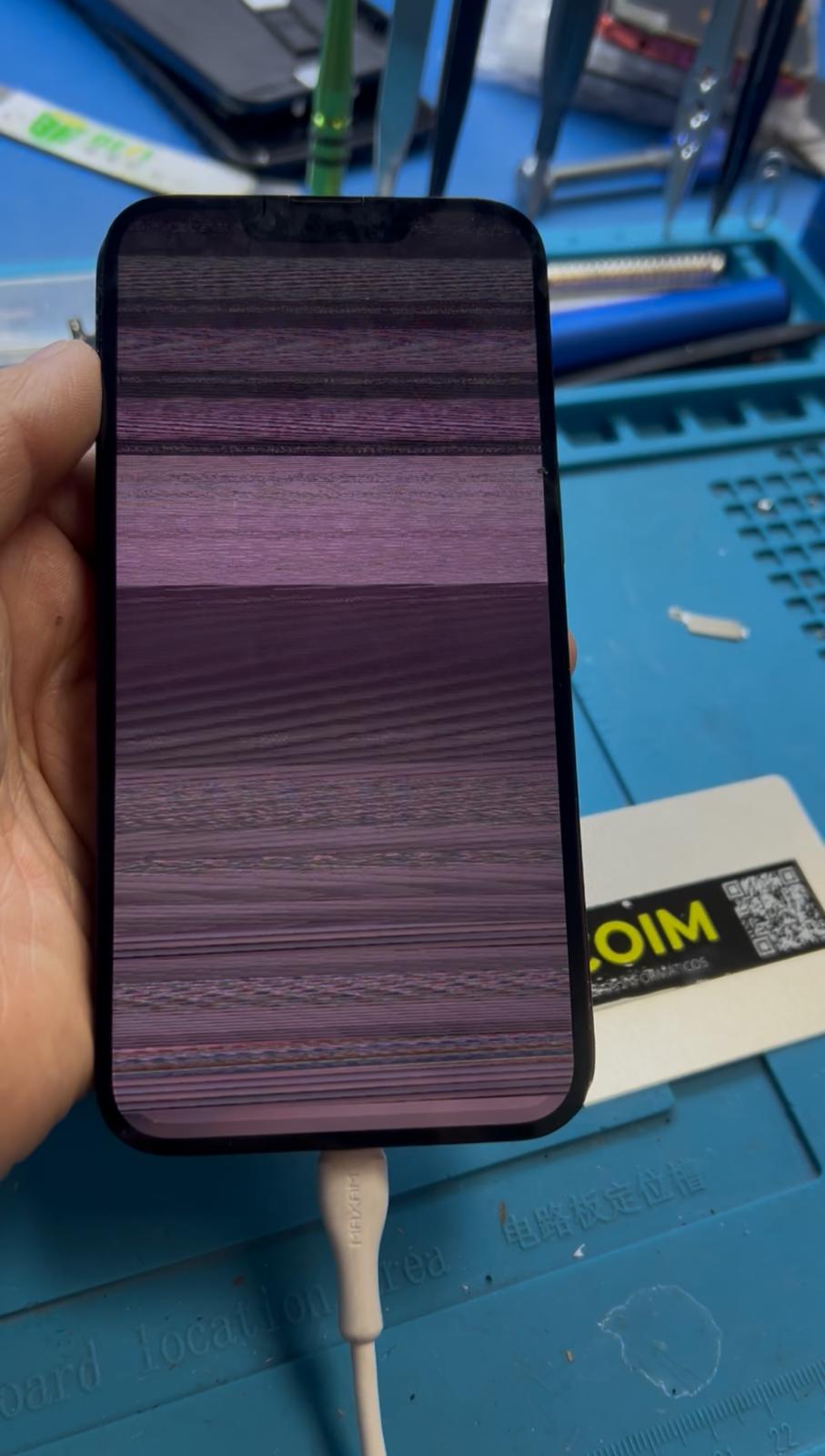 Antes - ¡NUEVO! iPhone 14 - Pantalla con Líneas Reparada